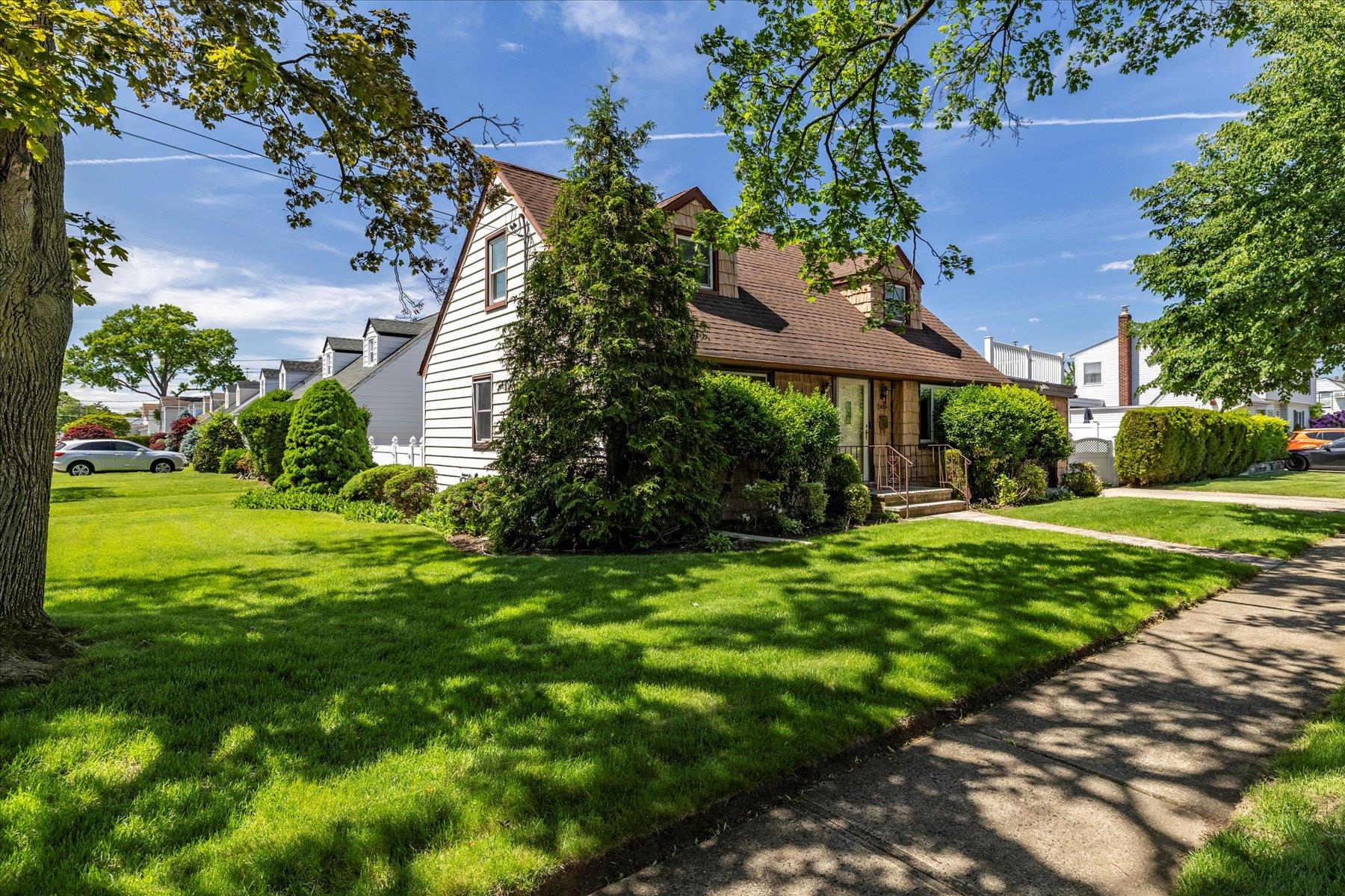 240 N. Cottage Street, Valley Stream, New York image 21