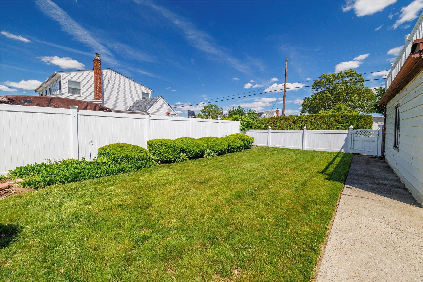 240 N. Cottage Street, Valley Stream, New York image 24