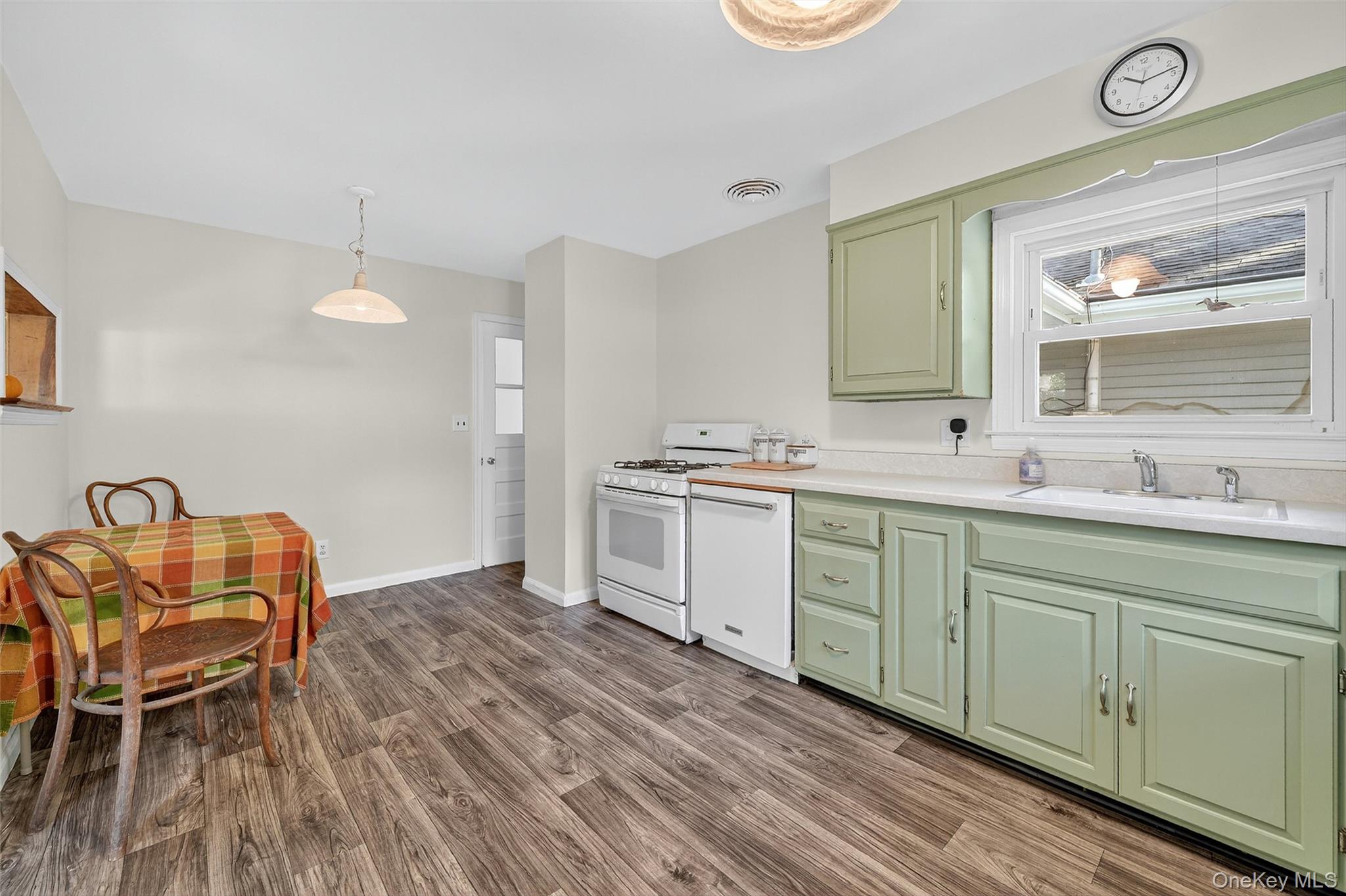 Yorktown Heights, New York 10598, United States, 3 Bedrooms Bedrooms, ,2 BathroomsBathrooms,Residential,Active,227064