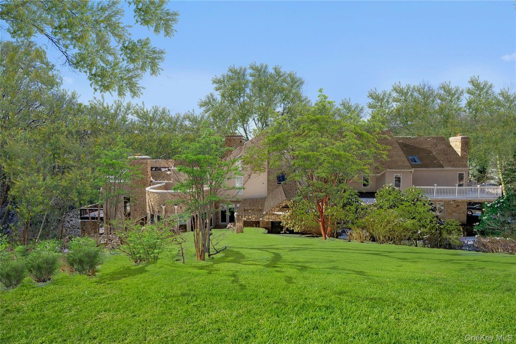 Photo of 301 Oakley Court, Mill Neck, NY 11765 (MLS # 941260)