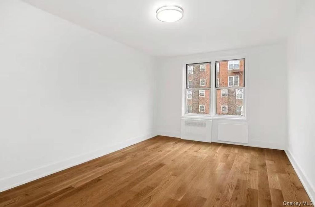 Photo of 142-20 Franklin Avenue #6E, Flushing, NY 11355 (MLS # 986527)