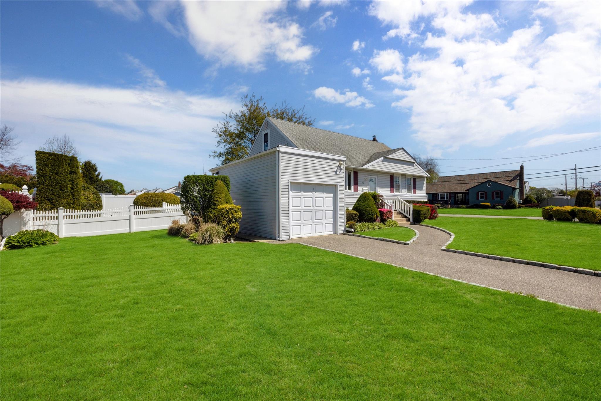 43 Merritt Street, West Islip, New York image 3