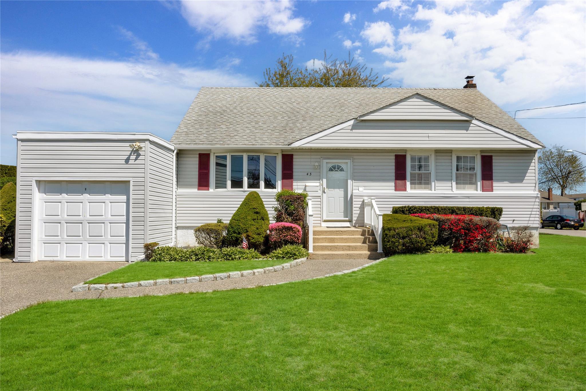 43 Merritt Street, West Islip, New York image 1