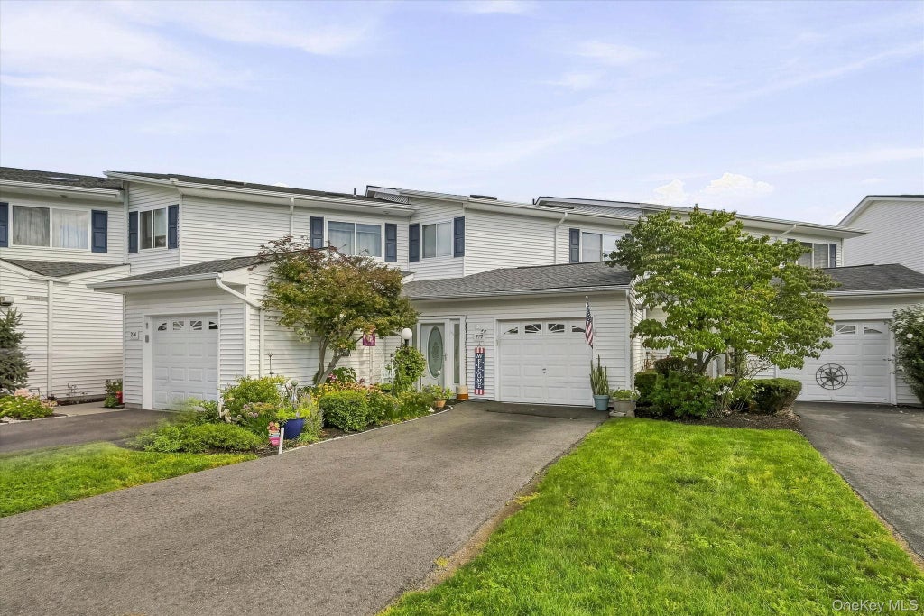 Photo of 272 Tamerisk Lane, New Windsor, NY 12553 (MLS # 1048171)