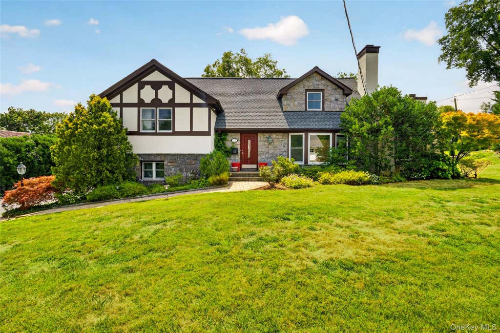 Photo of 22 Northway, Bronxville, NY 10708 (MLS # 1040151)
