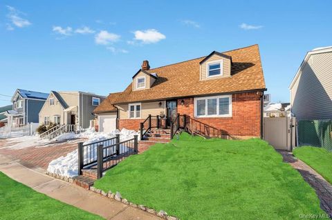 460 Roquette Avenue Floral Park NY 11001