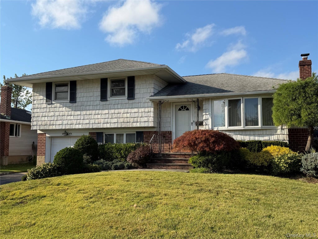 Photo of 5 Lane Avenue, Plainview, NY 11803 (MLS # 1061951)