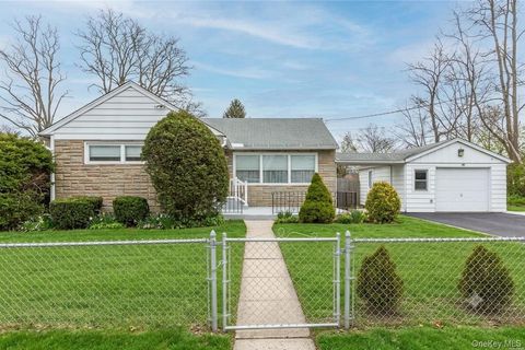 Homes For Sale - 20 E Maple Street<br/> Suffolk County, Central Islip, NY 11722