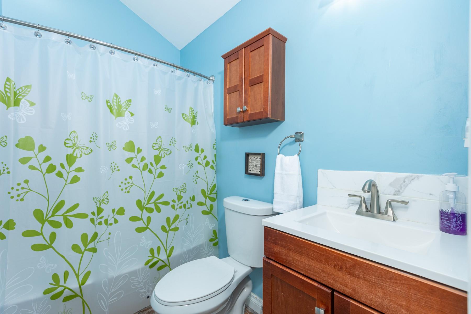 847 Aberdeen Road, Bay Shore, New York image 23