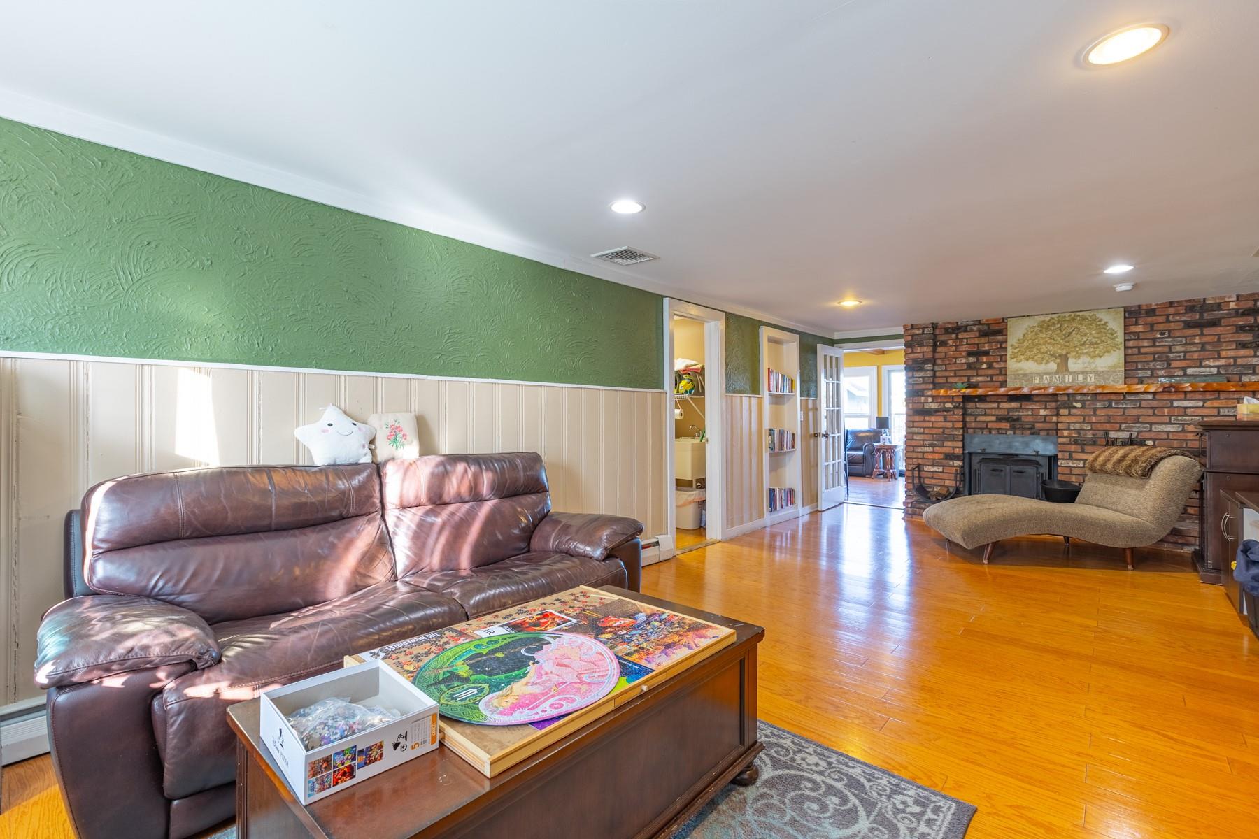 847 Aberdeen Road, Bay Shore, New York image 16