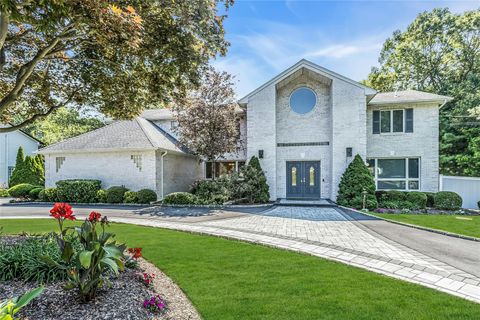 19 Susan Lane Dix Hills NY 11746