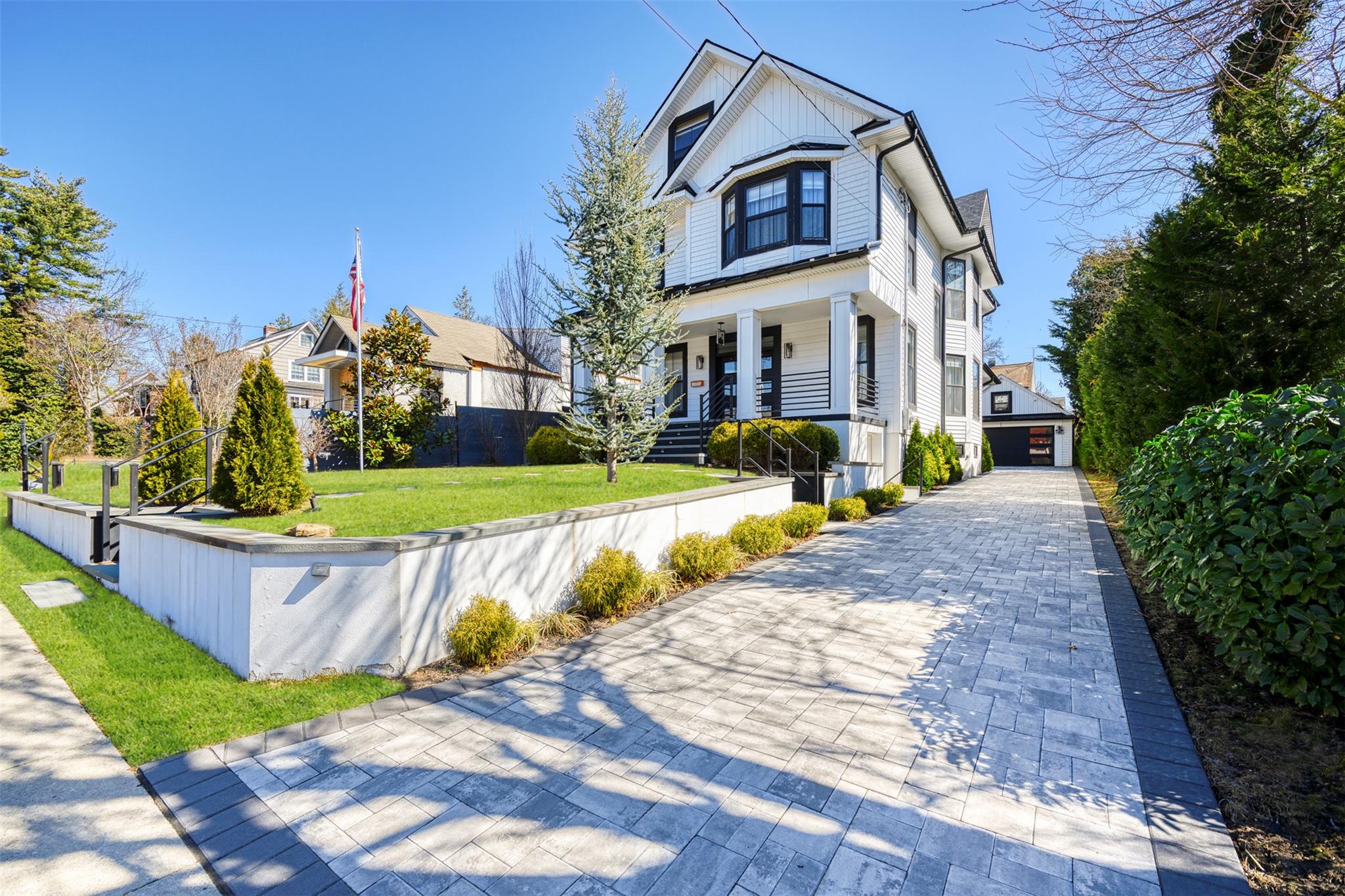131 Kellogg Street, Oyster Bay, New York image 4