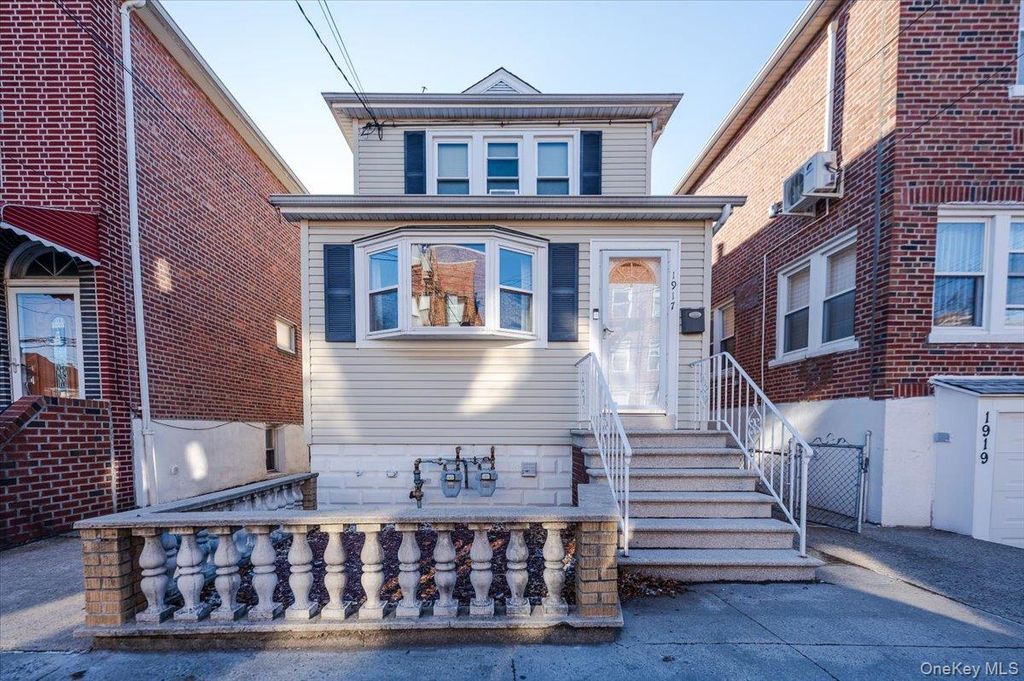 Photo of 1917 Haight Avenue, Bronx, NY 10461 (MLS # 953857)