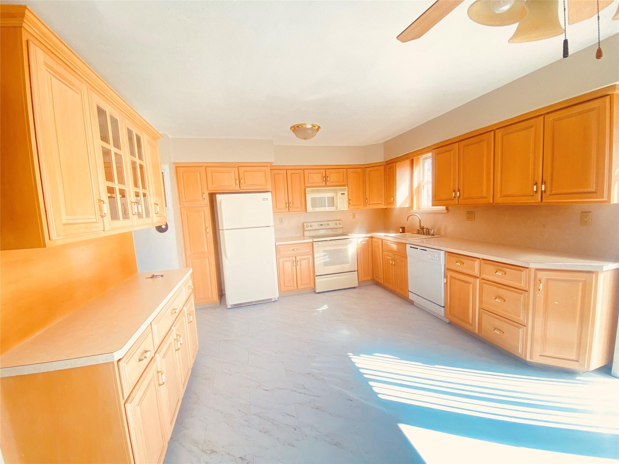 240-02 65 Avenue, Little Neck, New York image 5