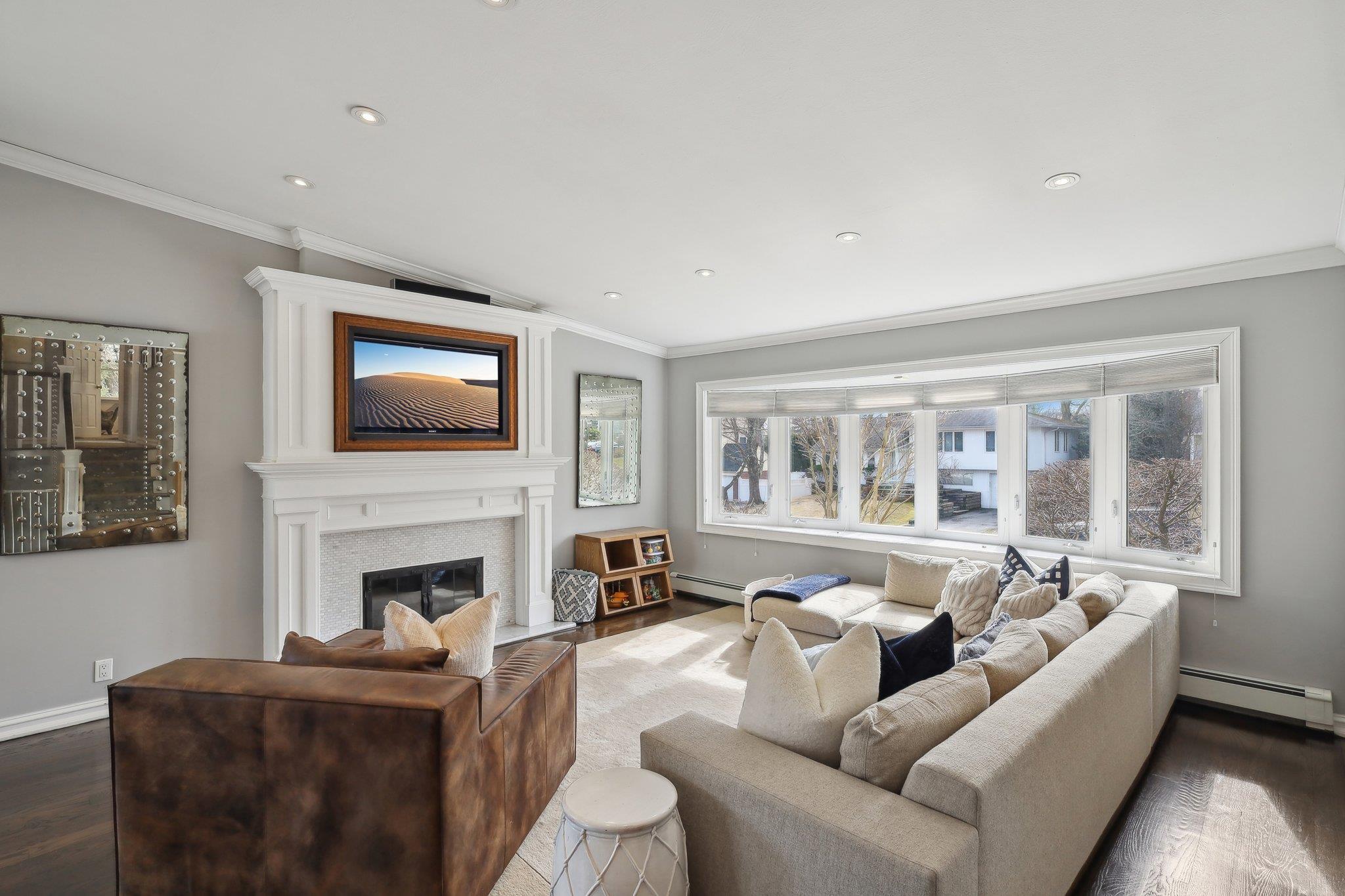 15 Farragut Road, Old Bethpage, New York image 6