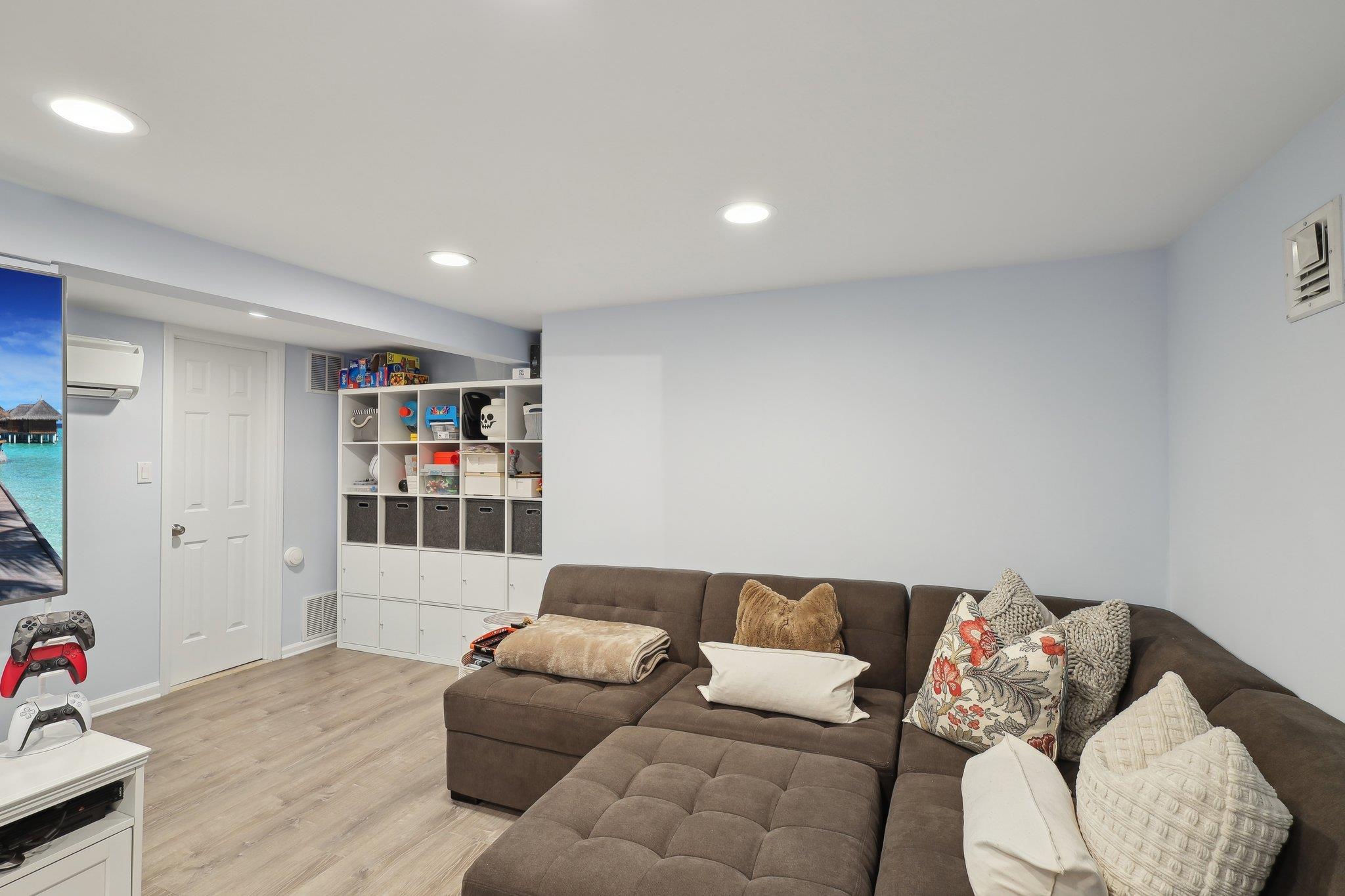15 Farragut Road, Old Bethpage, New York image 31