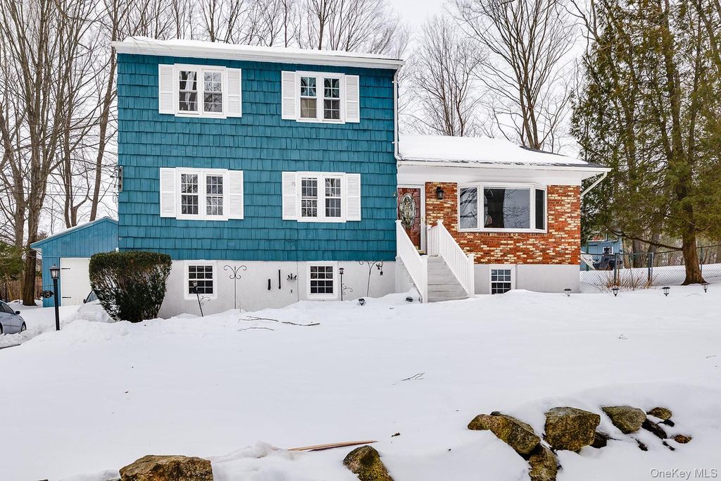 Photo of 18 Steiner Drive, Mahopac, NY 10541 (MLS # 962189)