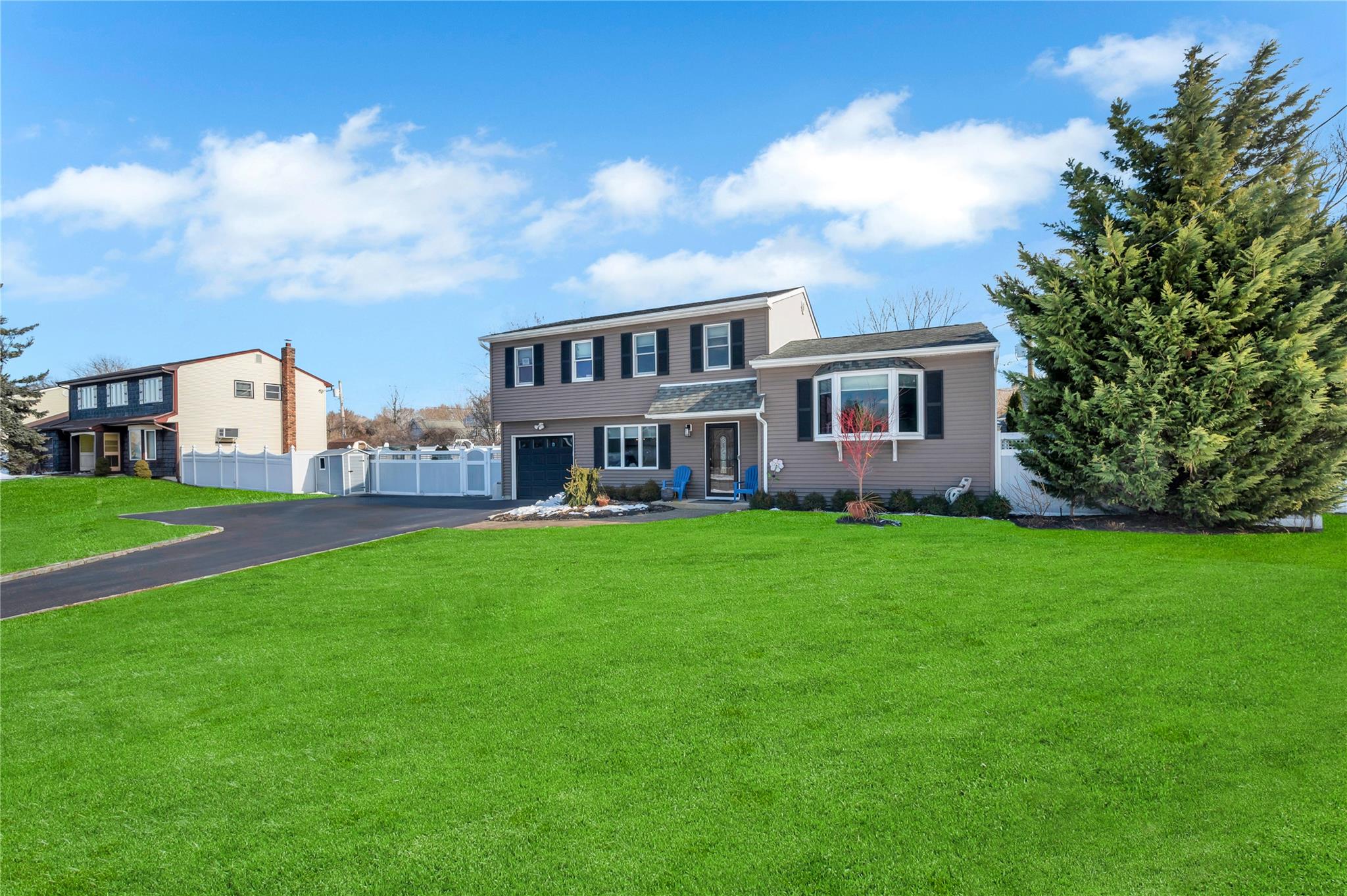 41 Roberta Avenue, Farmingville, New York image 3