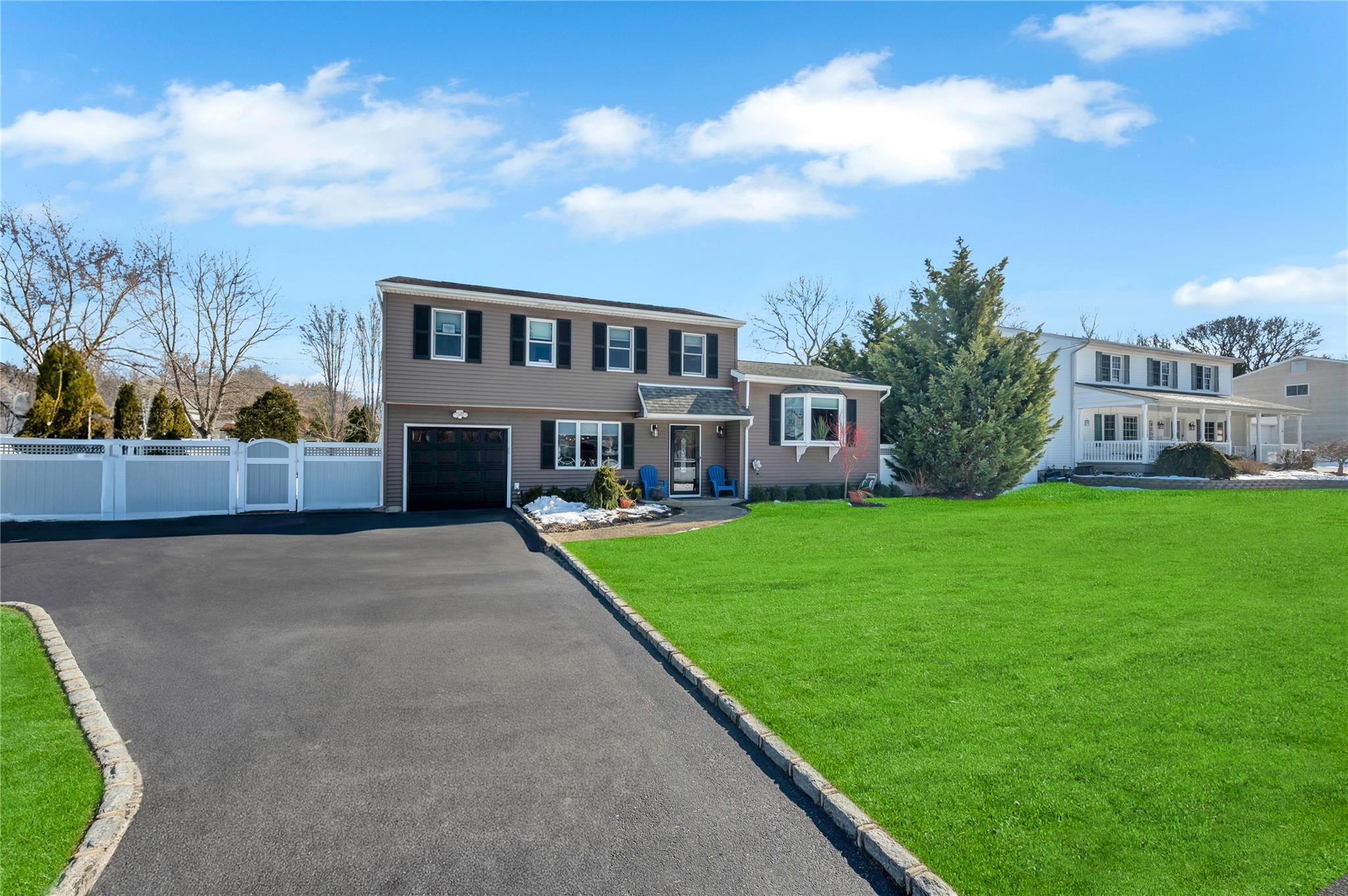41 Roberta Avenue, Farmingville, New York image 4