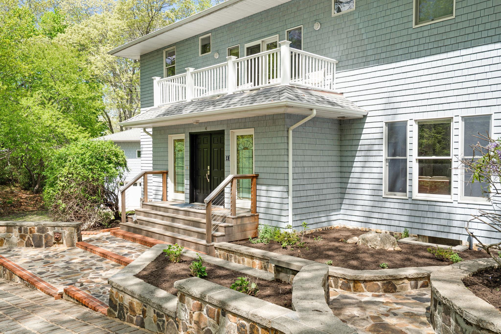 4 Bayview Avenue