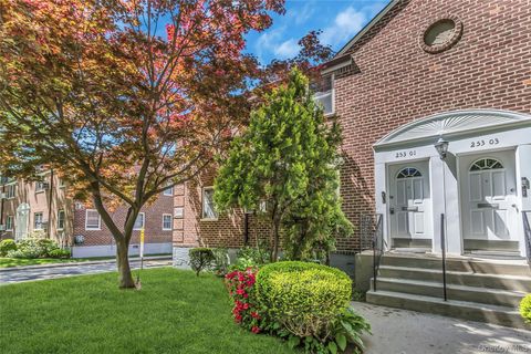 Homes For Sale - 253-01 61st Avenue #UPPER<br/> Little Neck, NY 11362