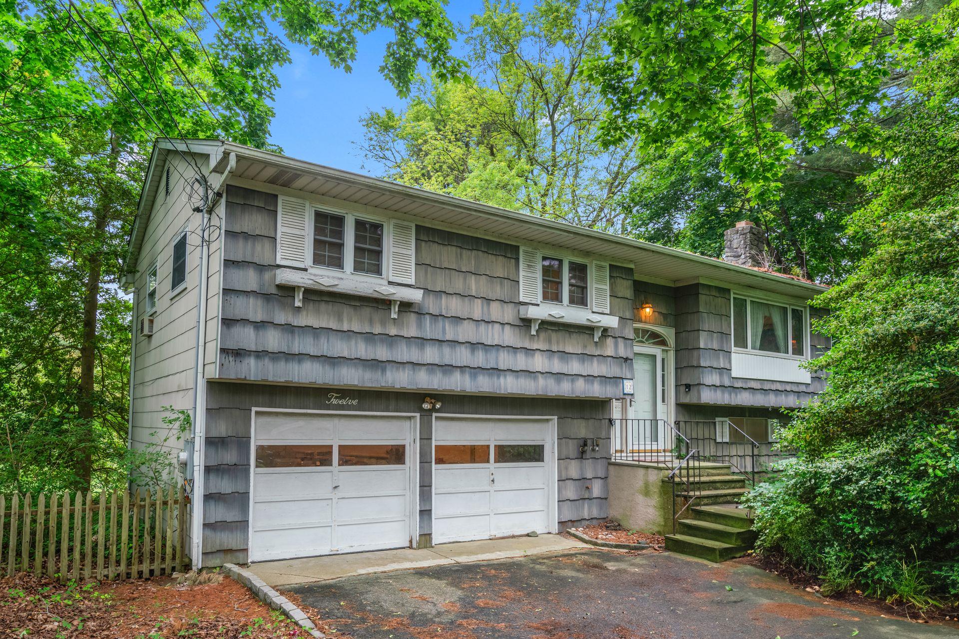 Property for Sale at Ursular Court, Smithtown, Hamptons, NY - Bedrooms: 3 
Bathrooms: 3  - $699,000