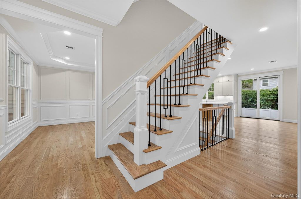 Photo of 229 Brixton Road, Garden City, NY 11530 (MLS # 885370)