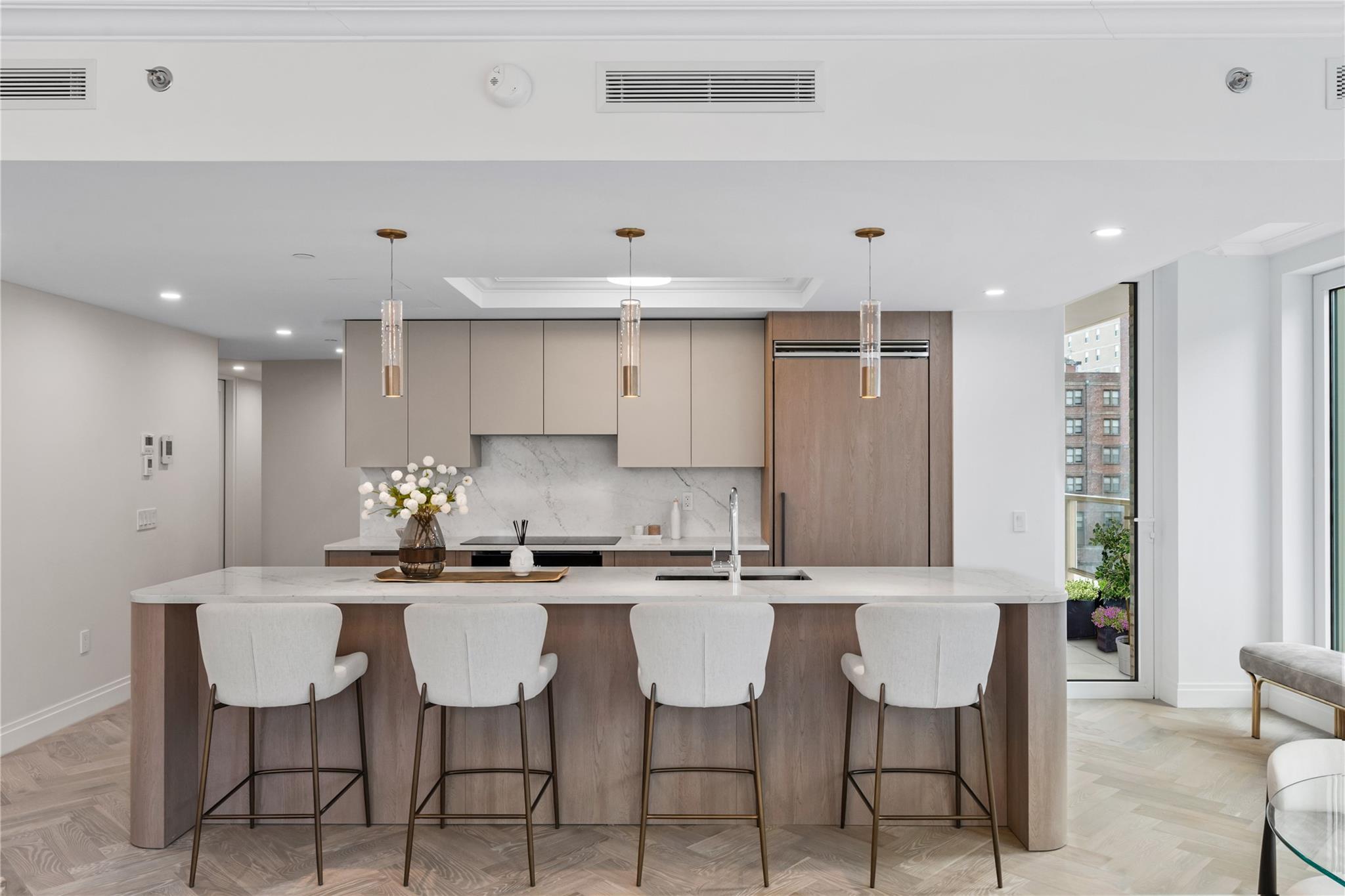 Austin Street 311, Forest Hills, Queens, NY - 3 Bedrooms  
3 Bathrooms  
6 Rooms - 