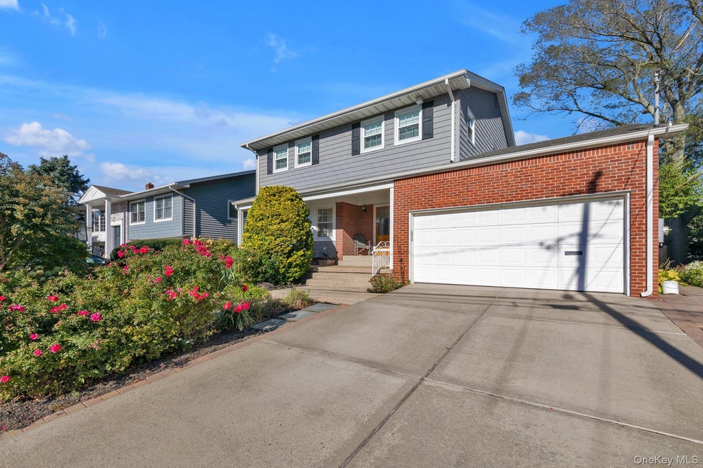 Photo of 240 Greenway Road, Lido Beach, NY 11561 (MLS # 1062814)