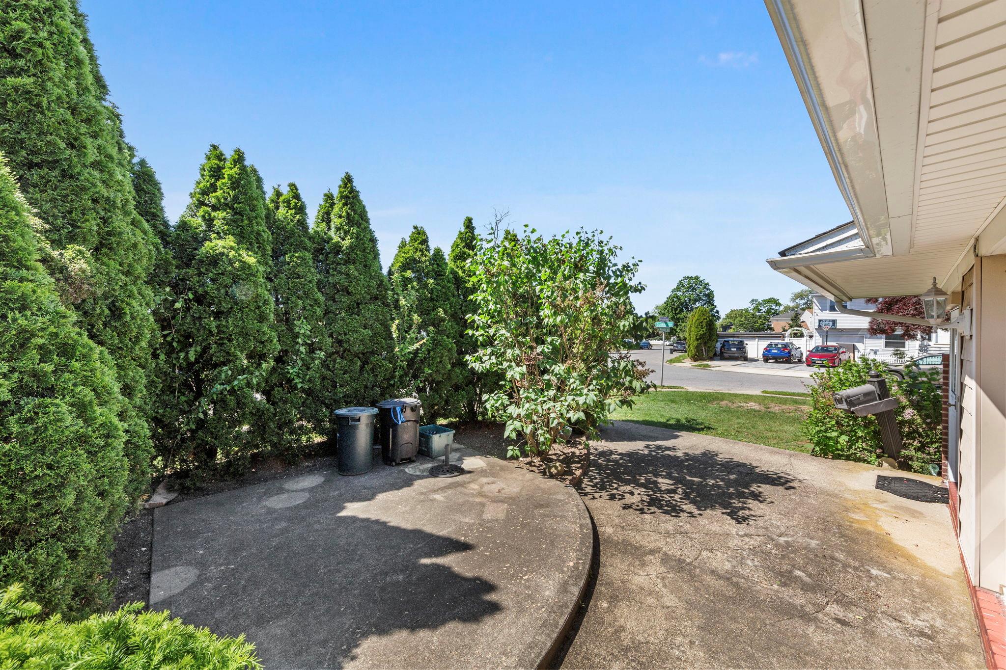 2641 Woods Avenue, East Meadow, New York image 16
