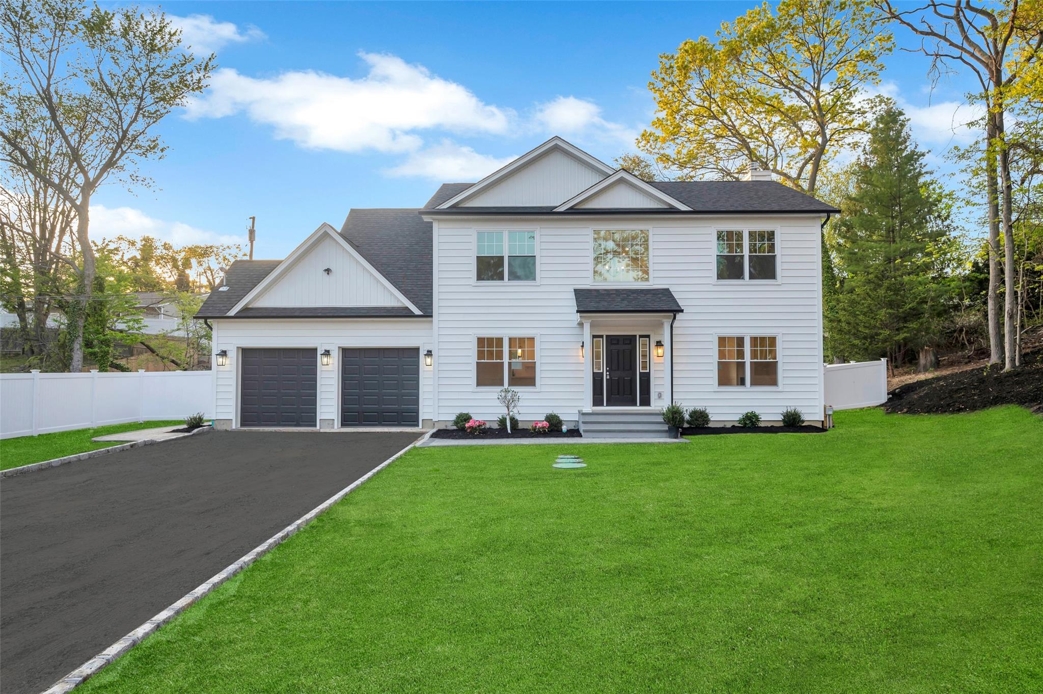 N Country Road, Smithtown, Hamptons, NY - 4 Bedrooms  
3 Bathrooms - 