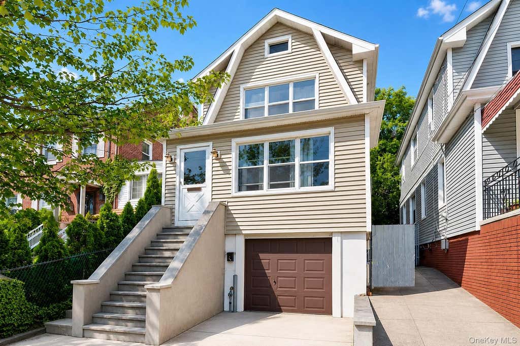 Photo of 1631 Paulding Avenue, Bronx, NY 10462 (MLS # 1040604)