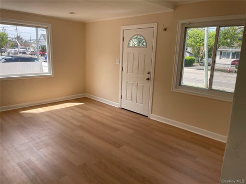 Apartment For Rent - 301 Jackson Ave<br/> Nassau County, Syosset, NY 11791