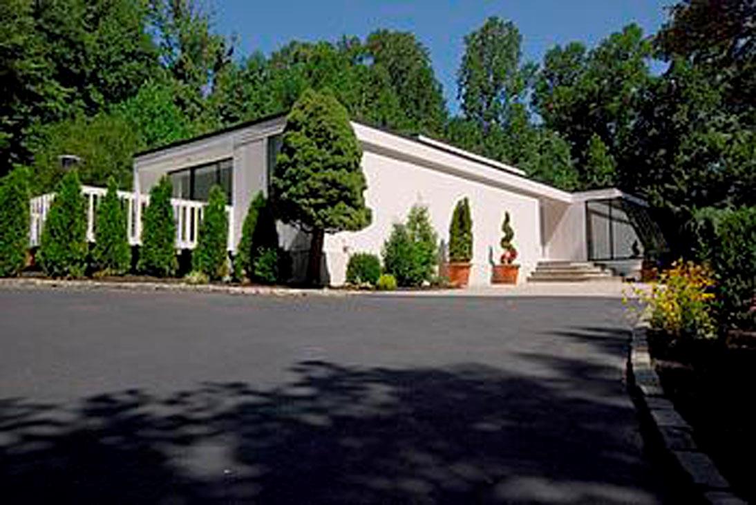 26 Yellow Cote Road, Oyster Bay Cove, New York image 1