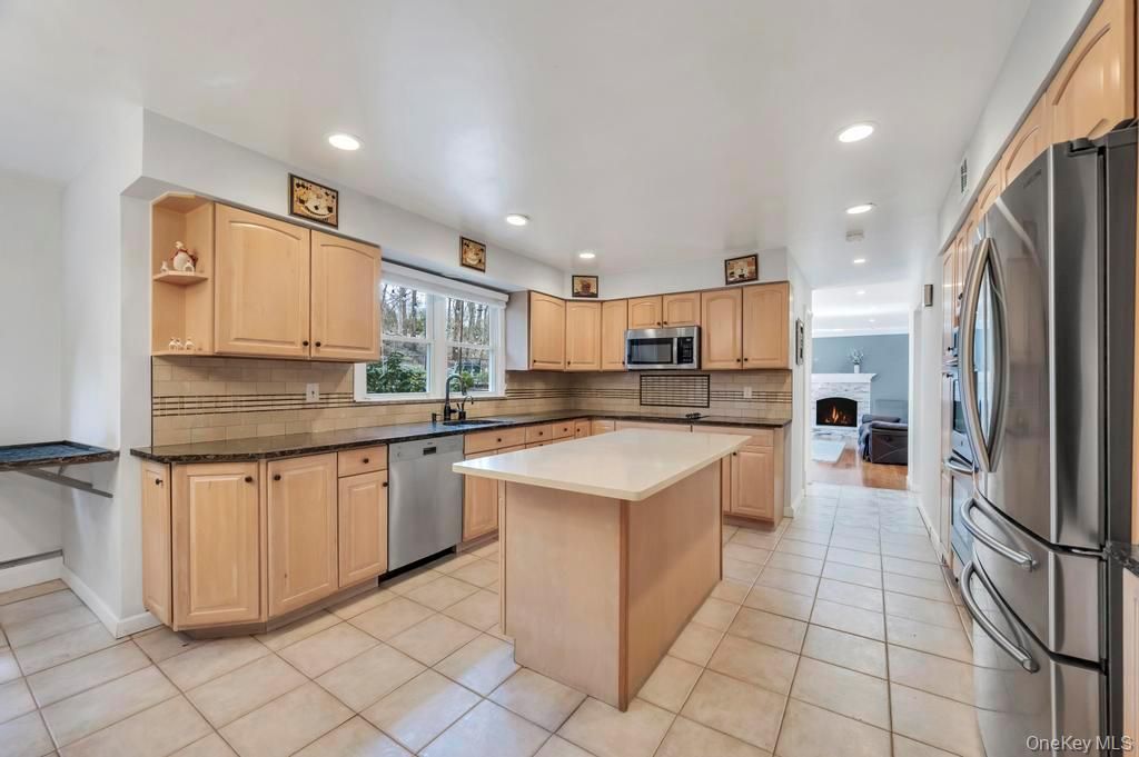 Photo of 10 Hunting Hill Road, Woodbury, NY 11797 (MLS # 971942)