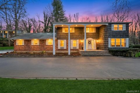 Homes For Sale - 10 Hunting Hill Road<br/> Woodbury, NY 11797