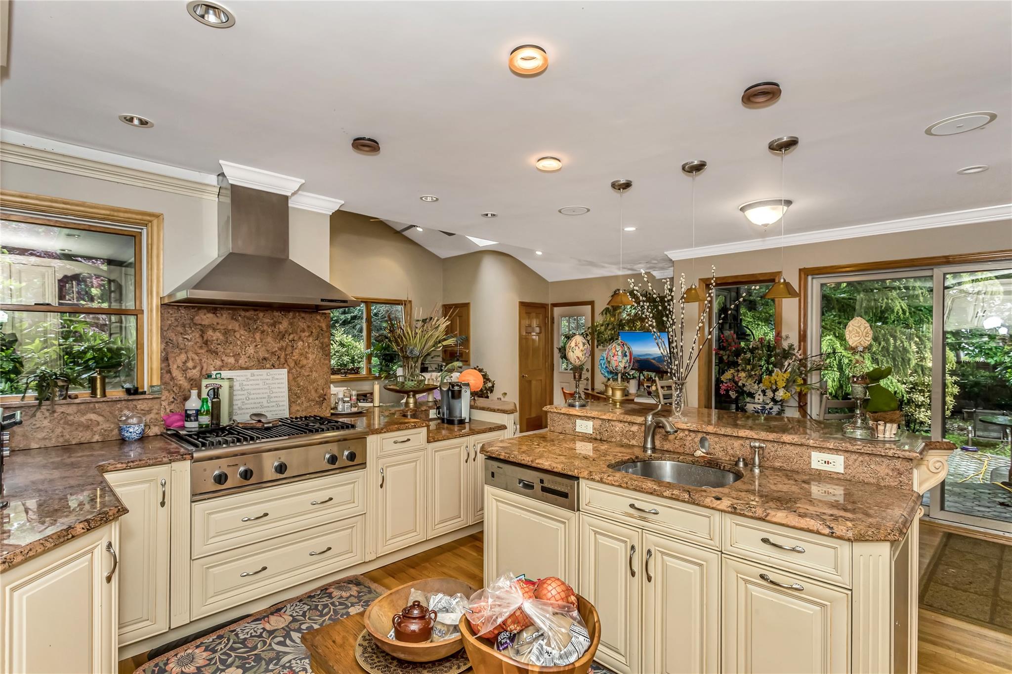 22 Madison Avenue, Glen Cove, New York image 10