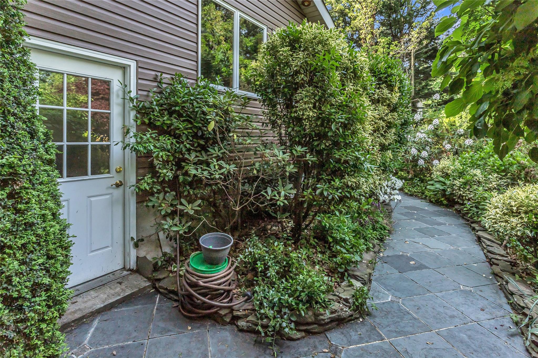 22 Madison Avenue, Glen Cove, New York image 28