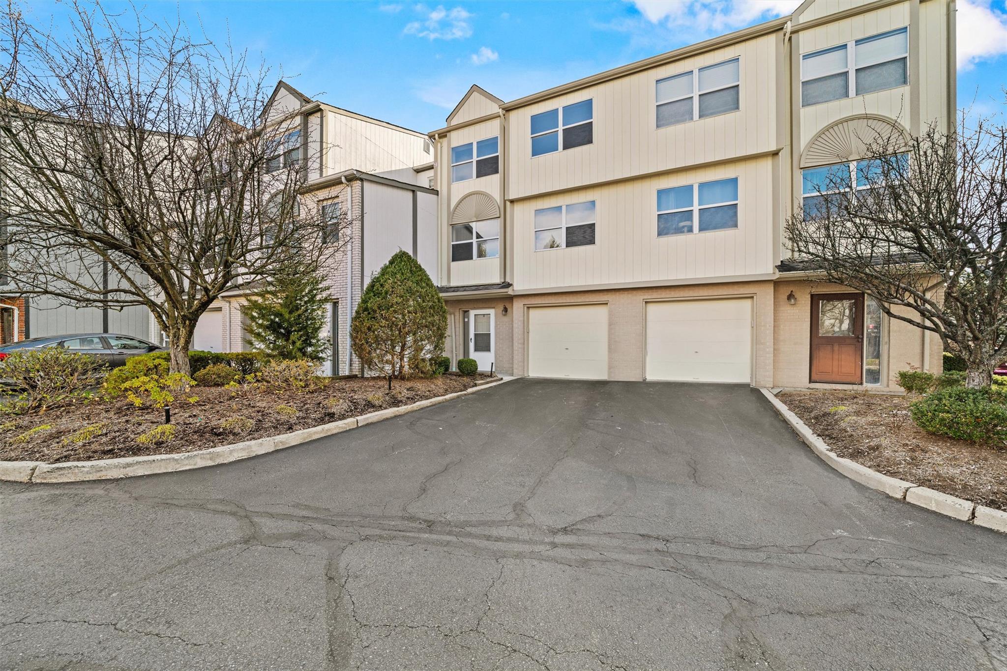 13 Wyndham Court, Nanuet, New York image 1