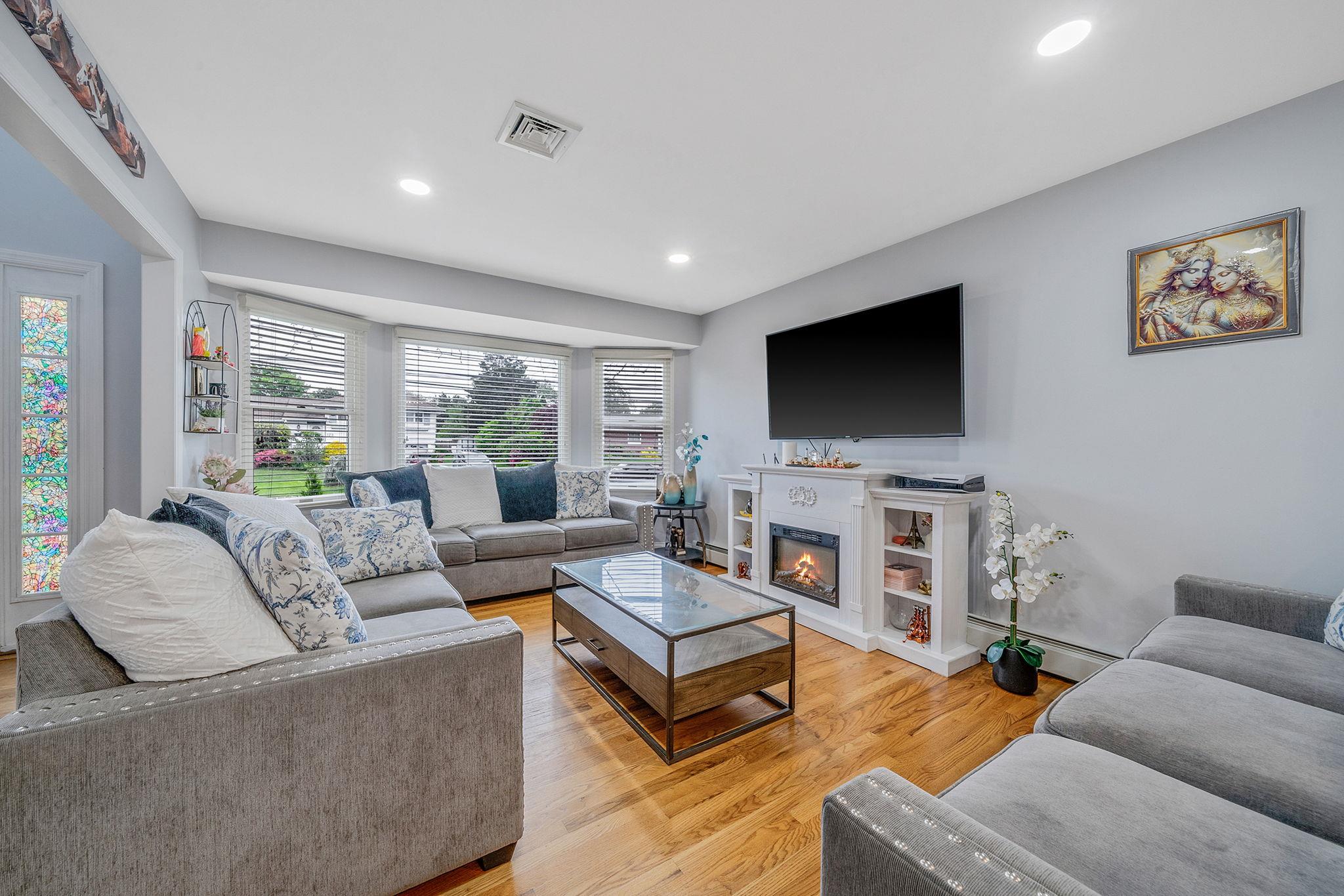 130 W 7th Street, Deer Park, New York image 5