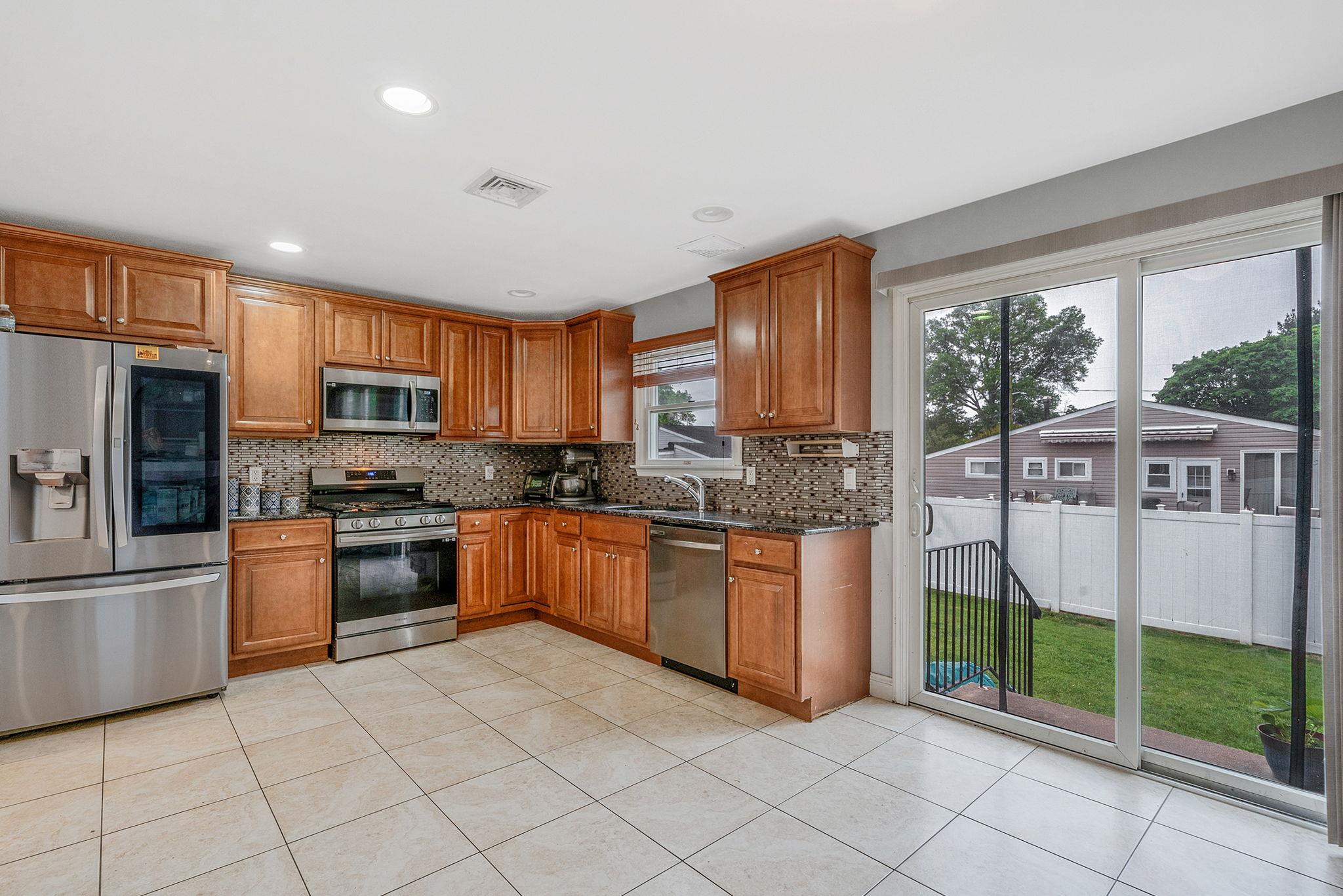 130 W 7th Street, Deer Park, New York image 9