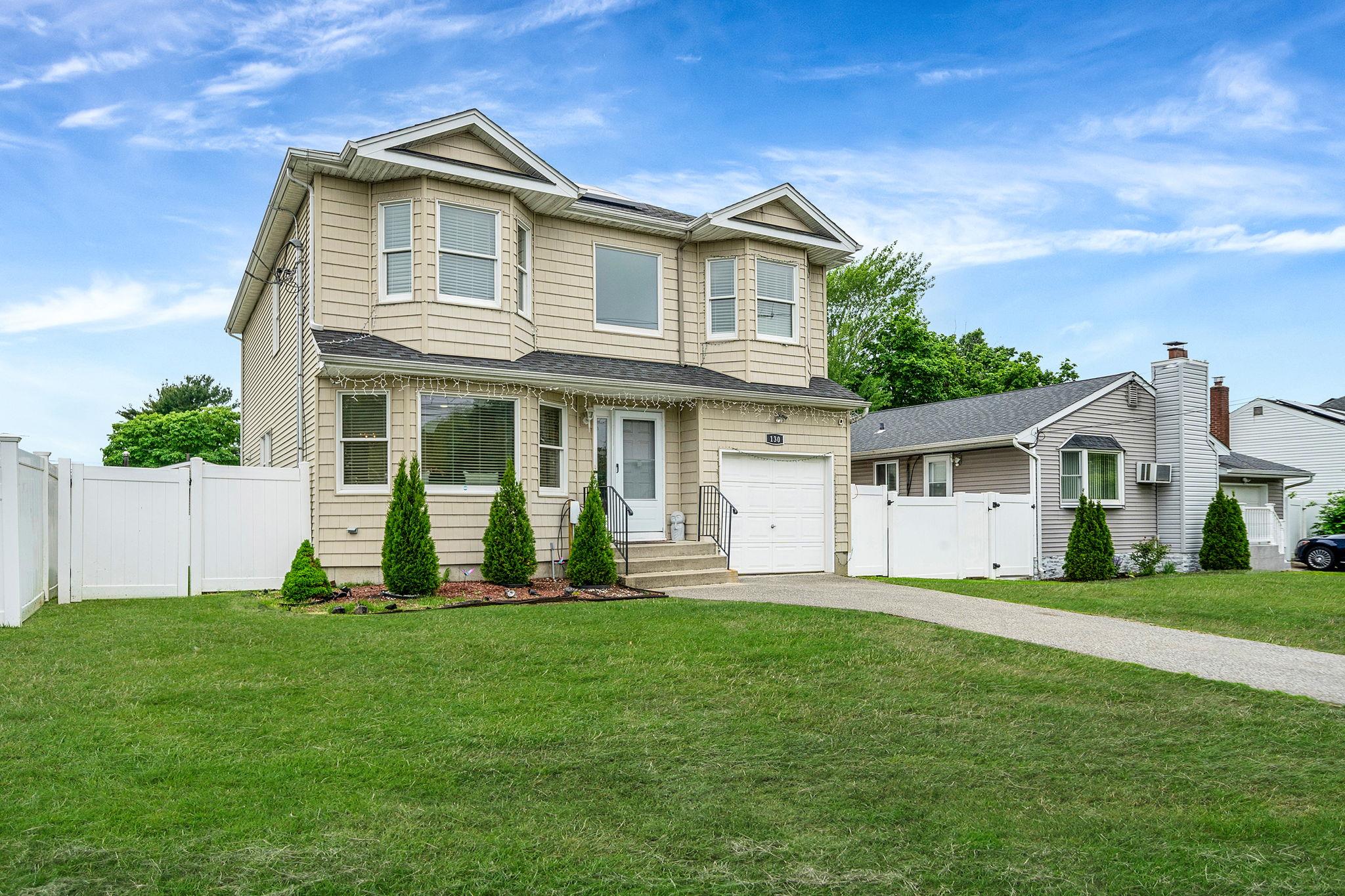 130 W 7th Street, Deer Park, New York image 2