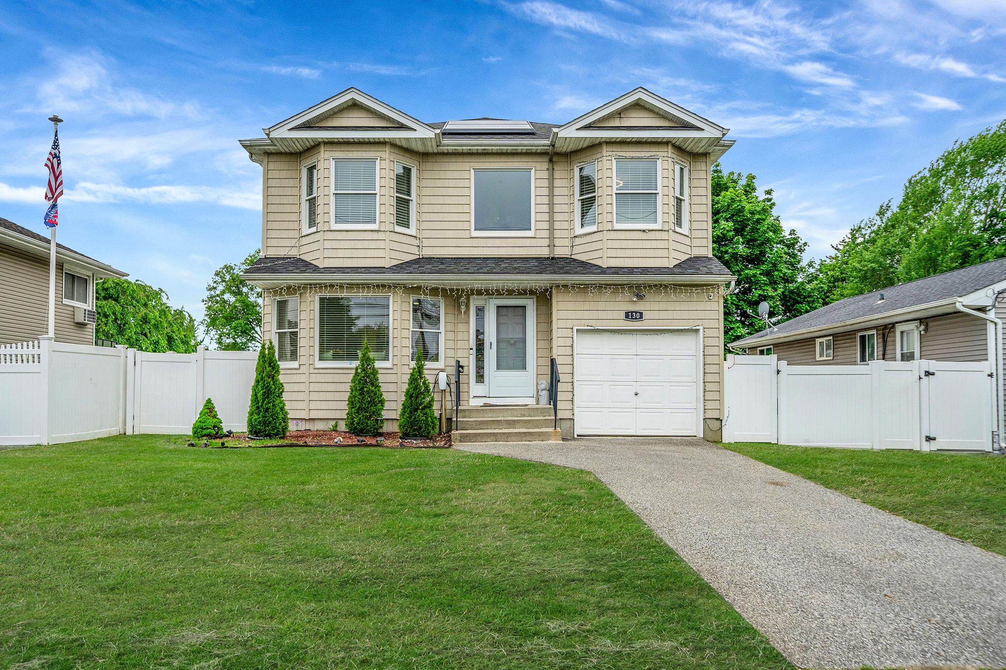 130 W 7th Street, Deer Park, New York image 1