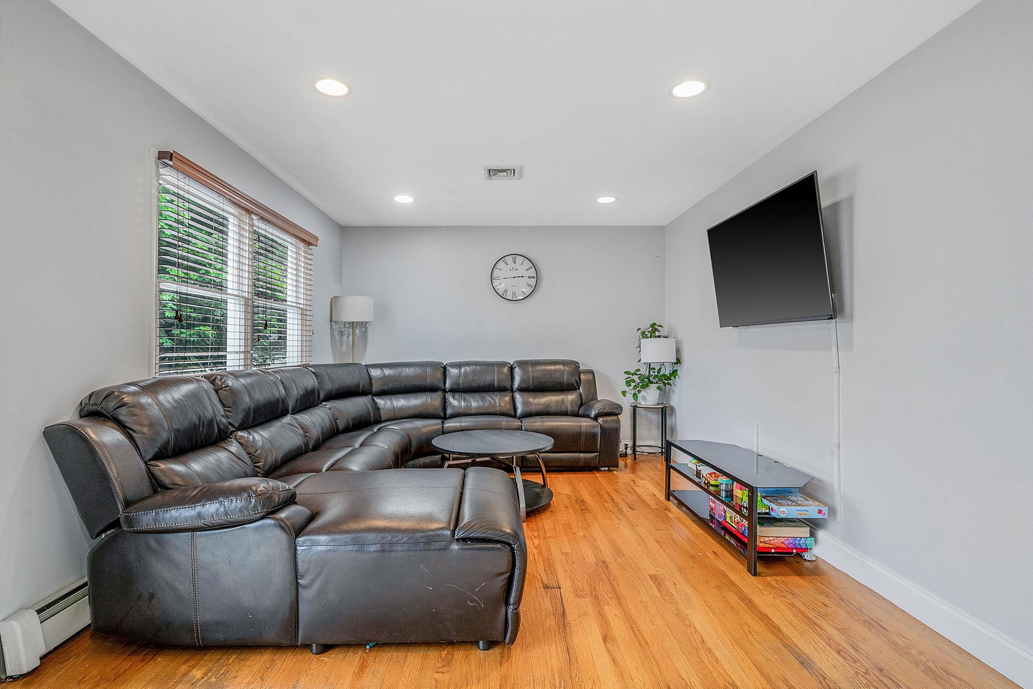 130 W 7th Street, Deer Park, New York image 12