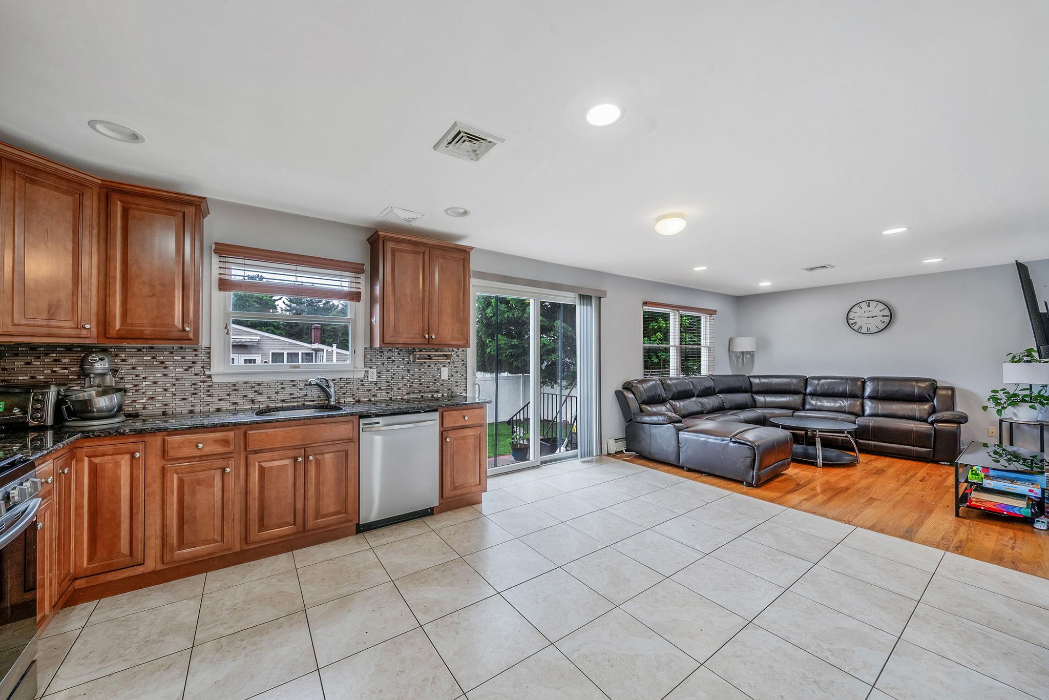 130 W 7th Street, Deer Park, New York image 11