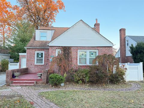 Photo of 1752 New Hyde Park Road, New Hyde Park, NY 11040 (MLS # 933171)