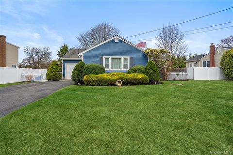 Homes For Sale - 310 Candee Avenue<br/> Suffolk County, Sayville, NY 11782