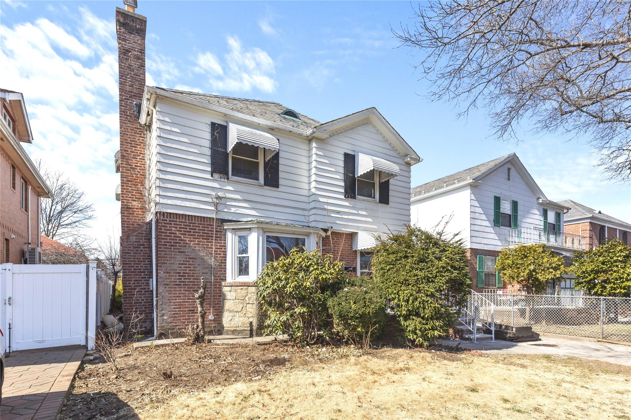 Property for Sale at 193rd Street St, Fresh Meadows, Queens, NY - Bedrooms: 3 
Bathrooms: 2 
Rooms: 6  - $1,180,000