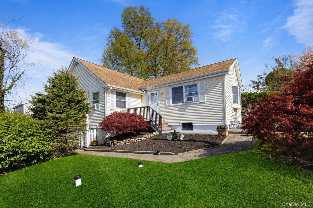 Photo of 11 Daisy Drive, Mahopac, NY 10541 (MLS # 988445)