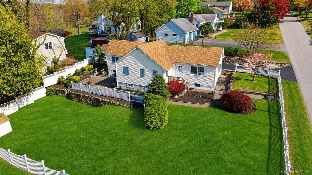 Photo of 11 Daisy Drive, Mahopac, NY 10541 (MLS # 988445)